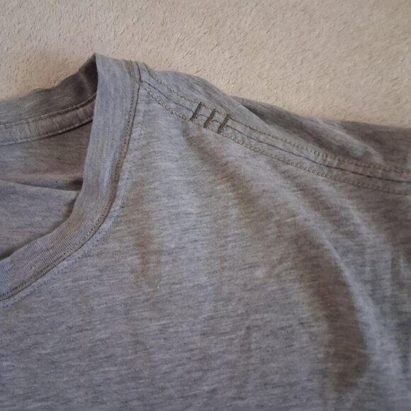 Lululemon Men's Size Medium Heathered Gray 5 Year Basic T-Shirt - Picture 5 of 9